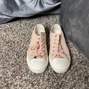 Light pink converse